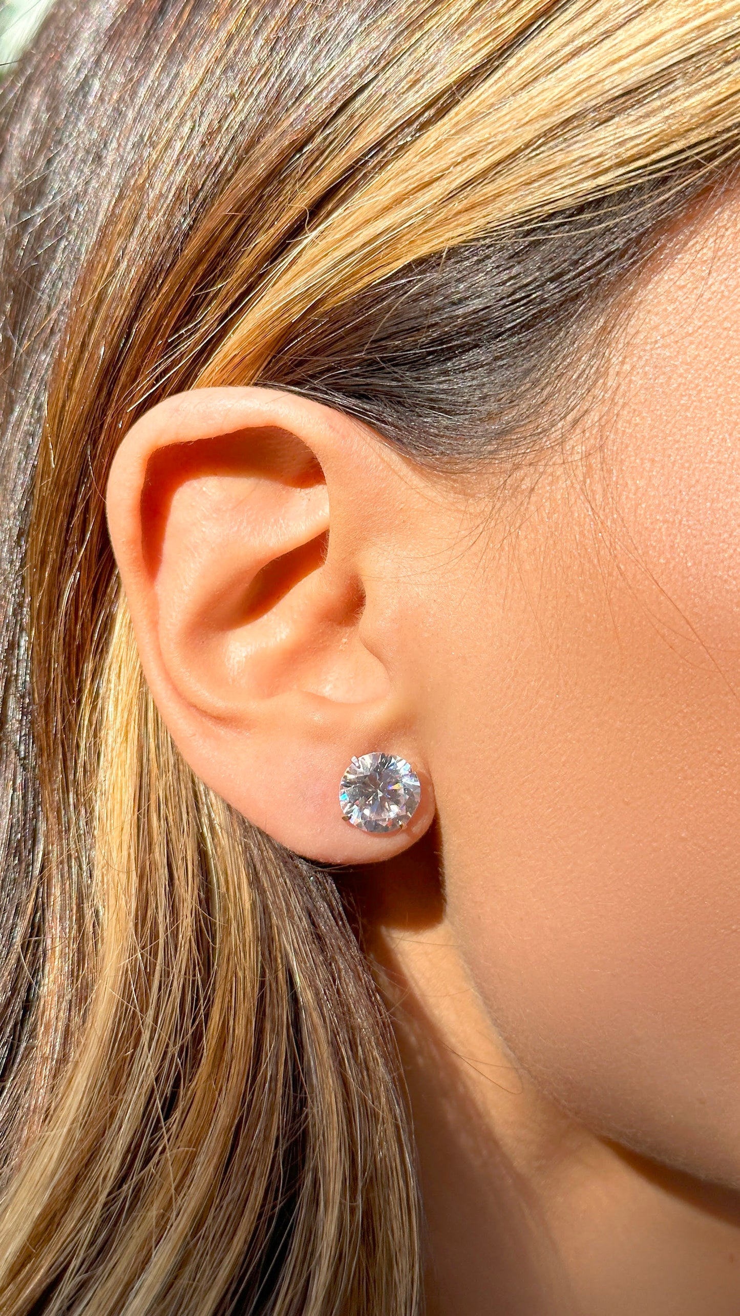 Solitaire earrings in 18k gold plating 4MM, 6MM, 8MM