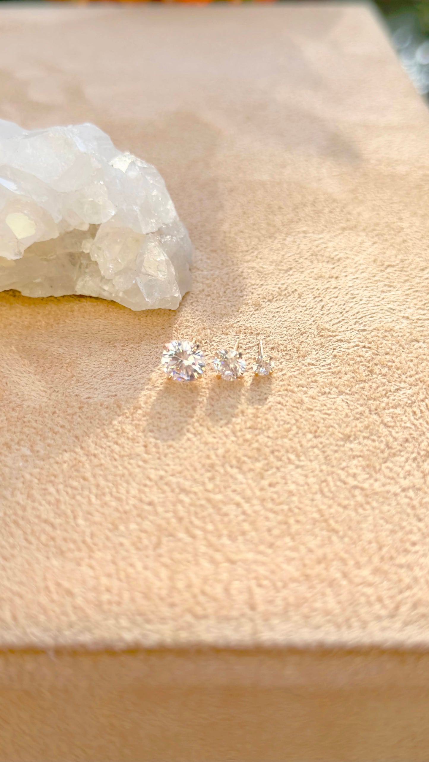 Solitaire earrings in 18k gold plating 4MM, 6MM, 8MM