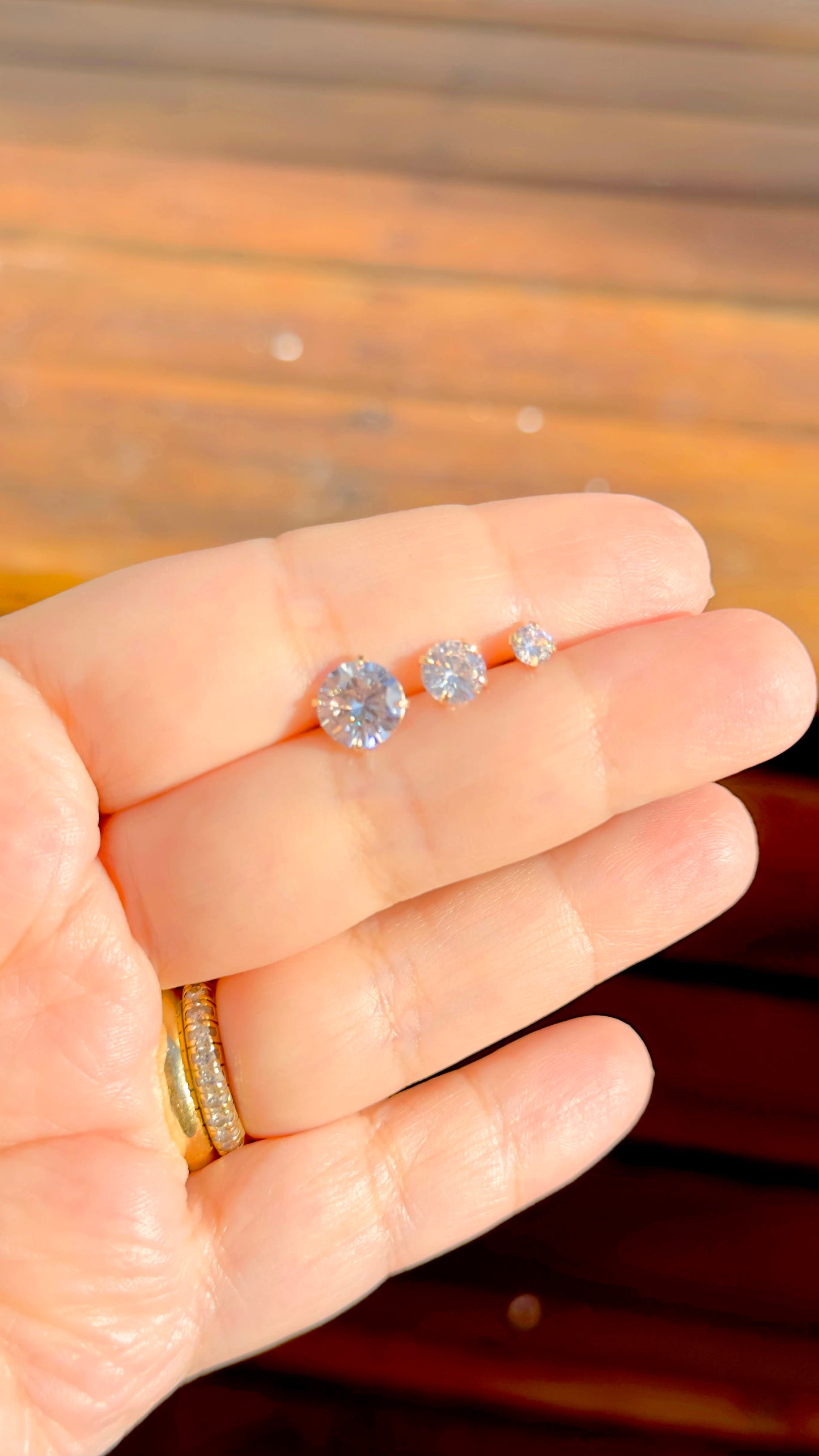 Solitaire earrings in 18k gold plating 4MM, 6MM, 8MM