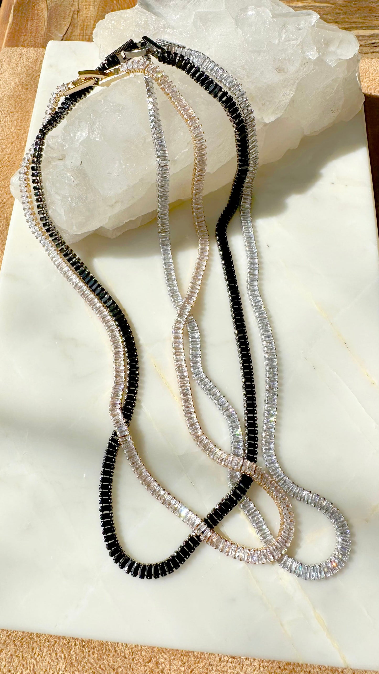 Malleable baguette tennis necklace in 18k Gold plating