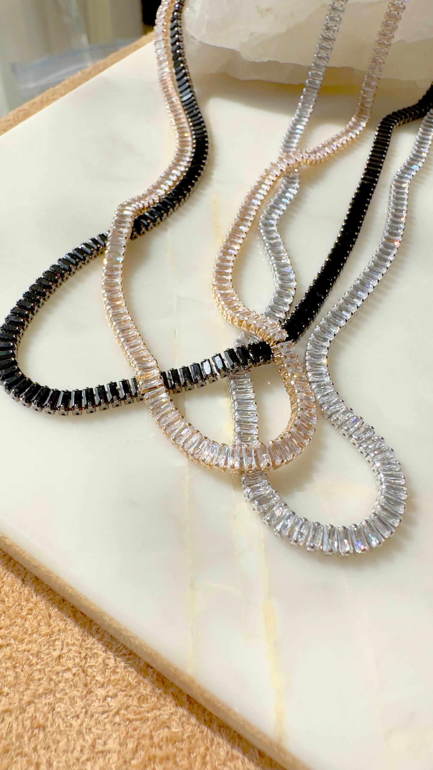 Malleable baguette tennis necklace in 18k Gold plating