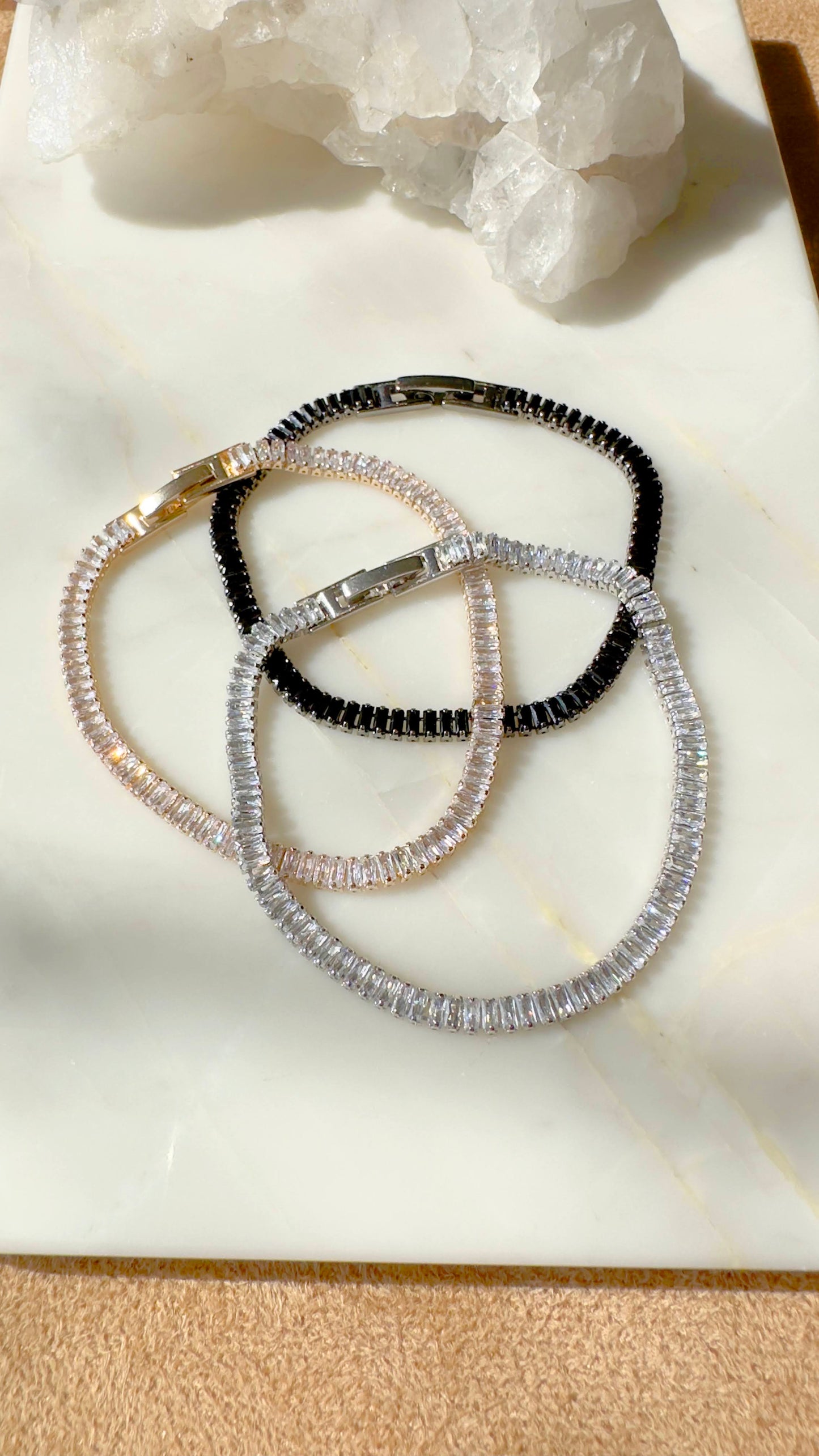 Malleable baguette tennis bracelet in 18k gold