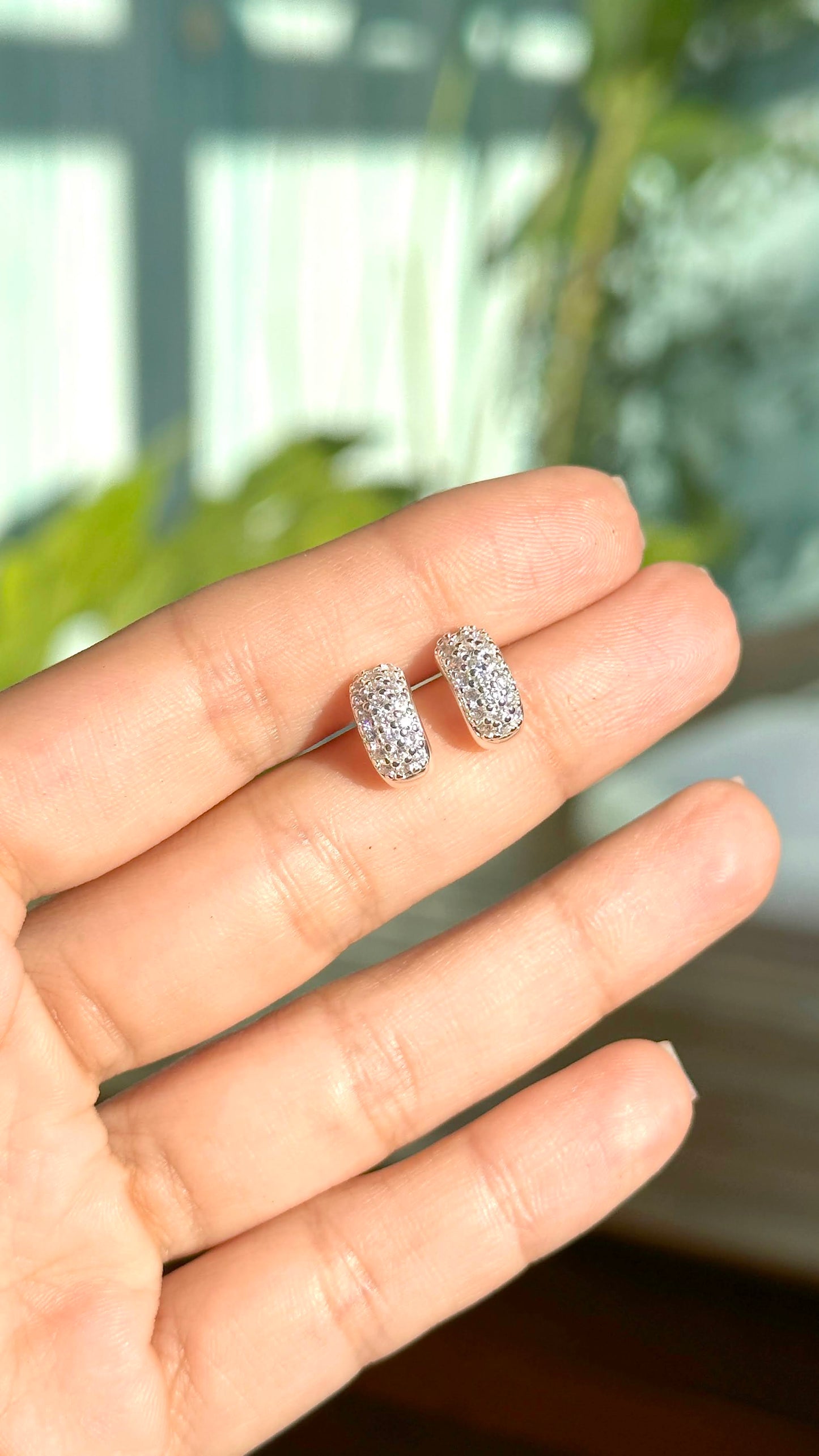 Hoop earring with white cubic zirconia