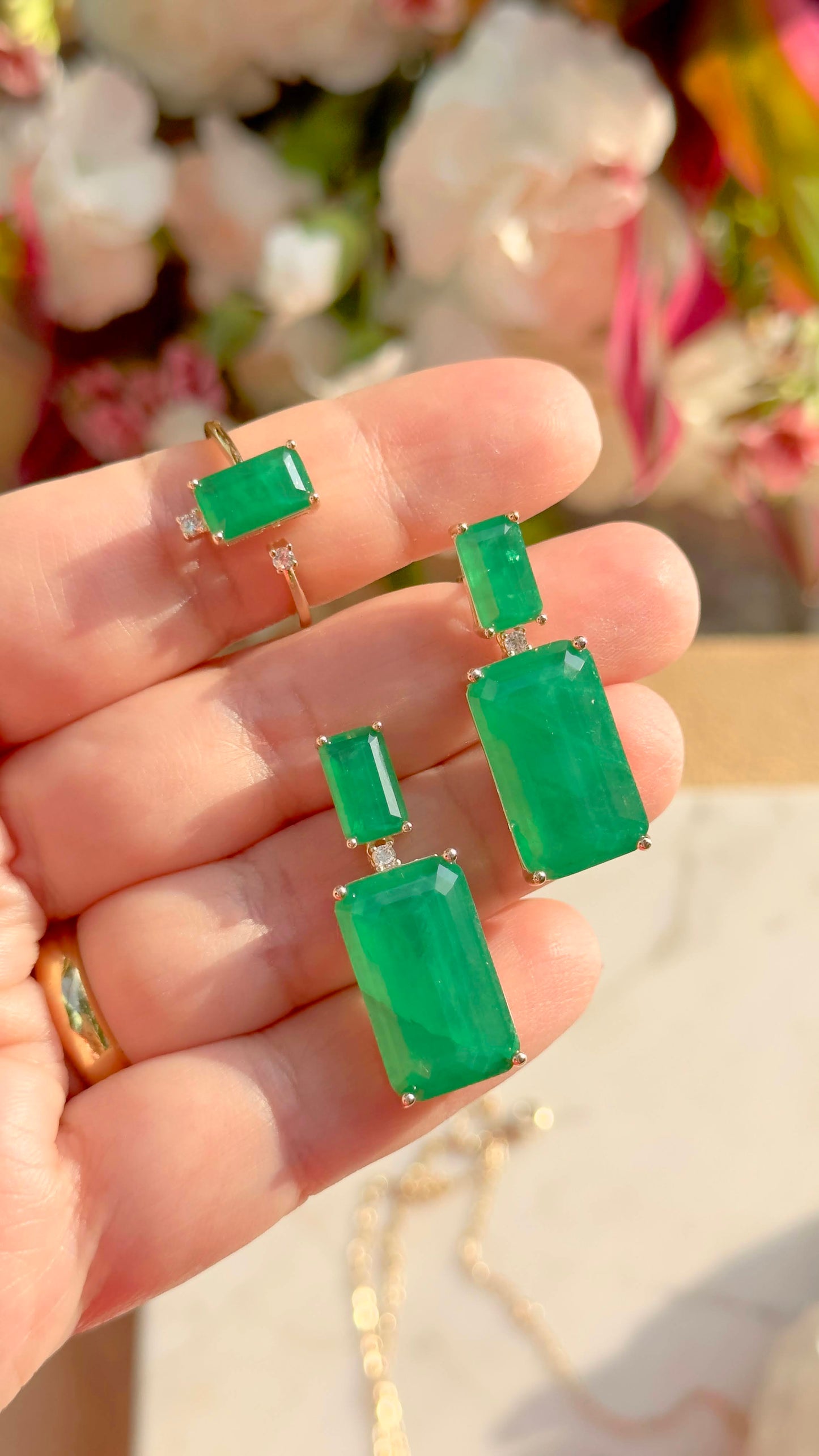 18K gold plated rectangular ring with emerald fusion
