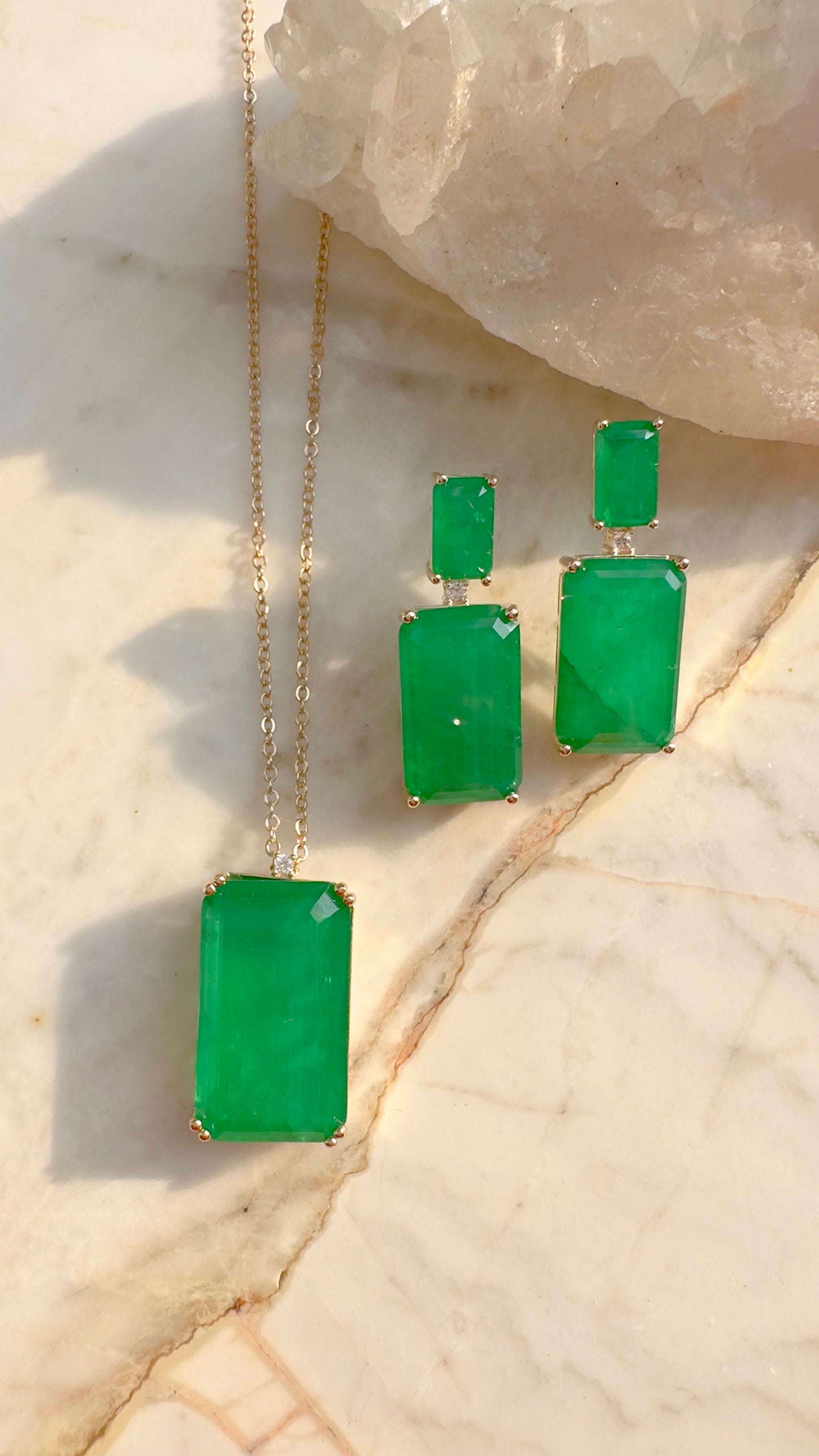 18K gold plated rectangular necklace with emerald fusion