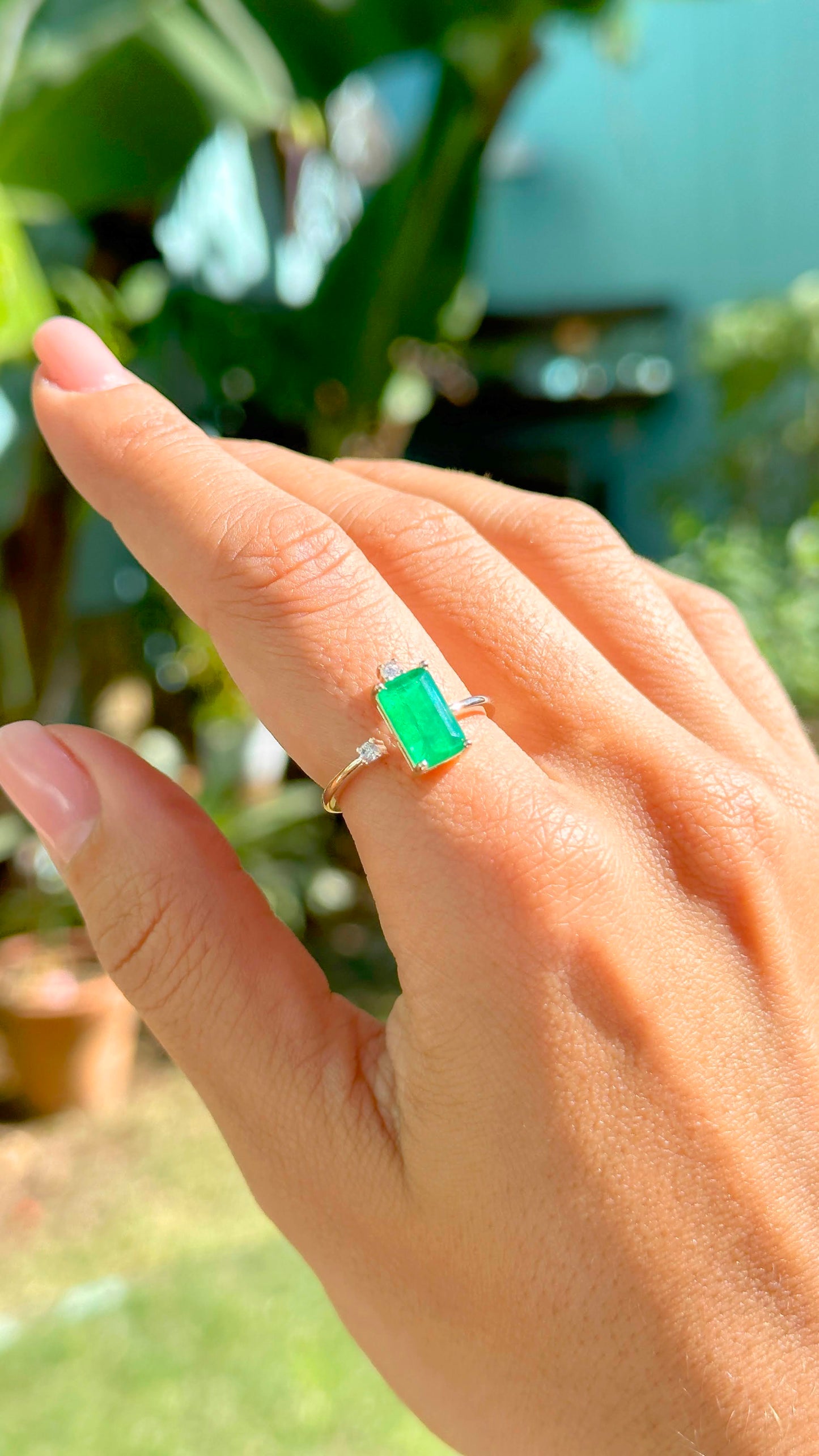 18K gold plated rectangular ring with emerald fusion