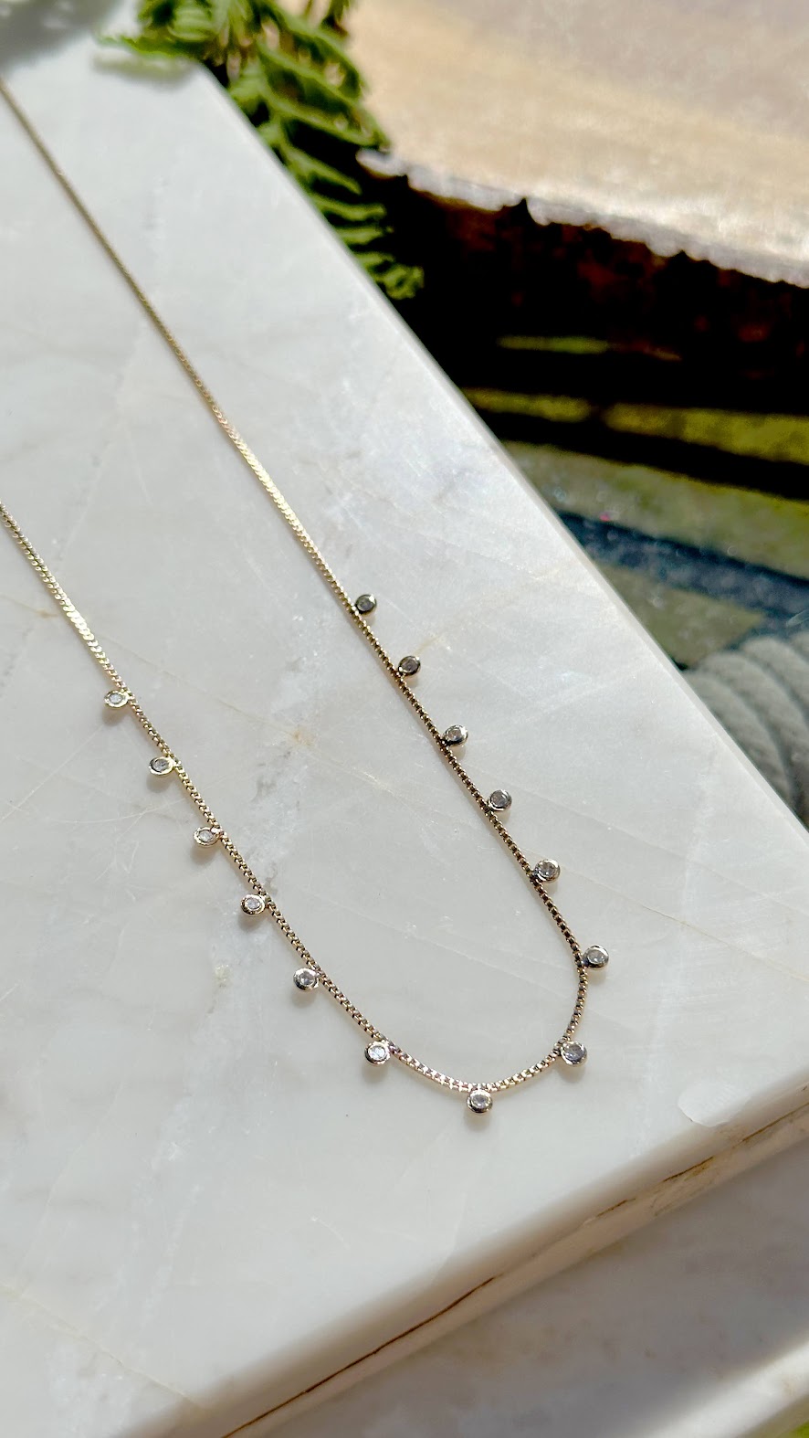 Necklace with several spots of zirconia 18k gold plated