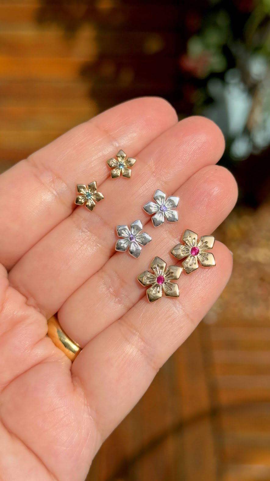 Small Flower Earrings with blue Zirconia at the Center
