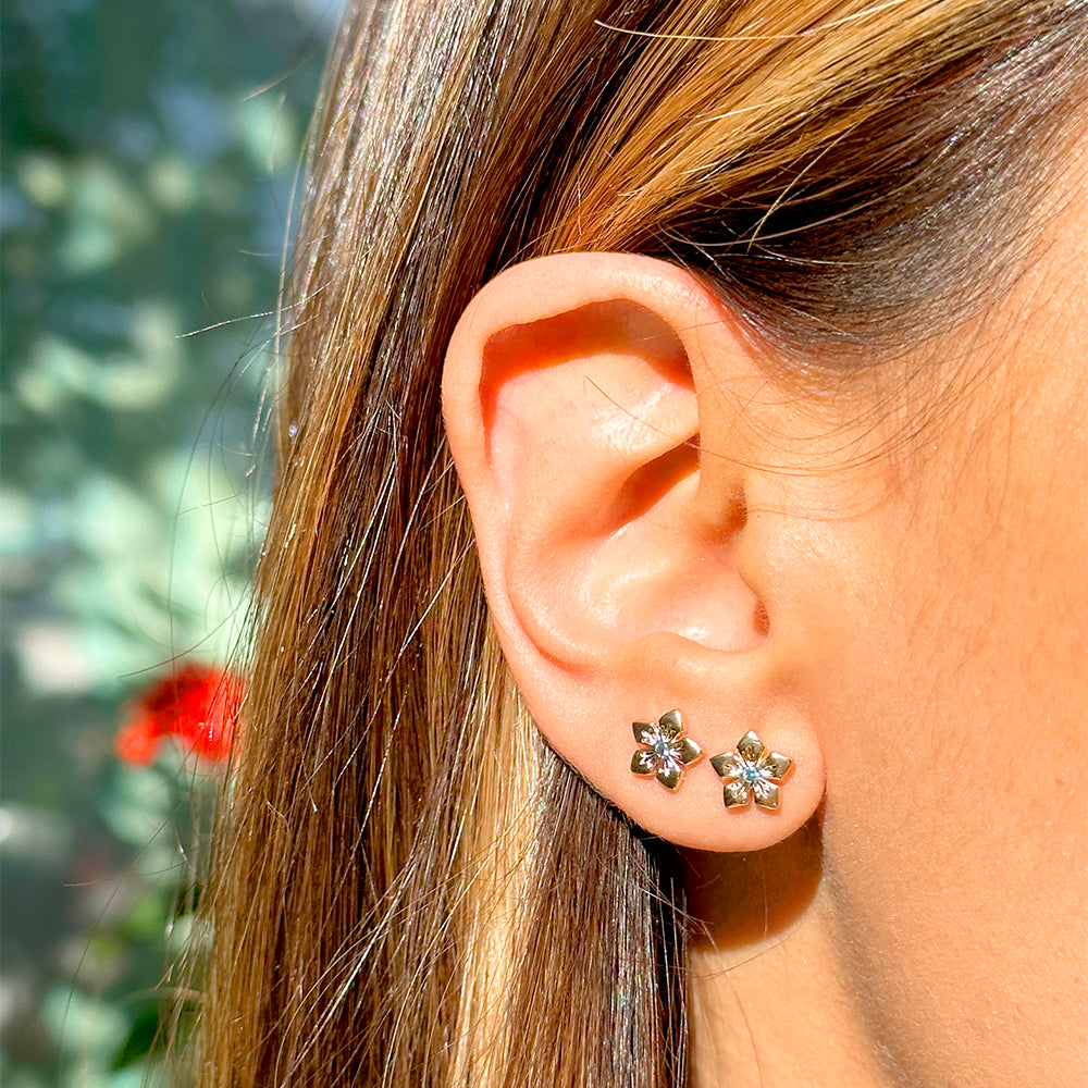 Small Flower Earrings with blue Zirconia at the Center