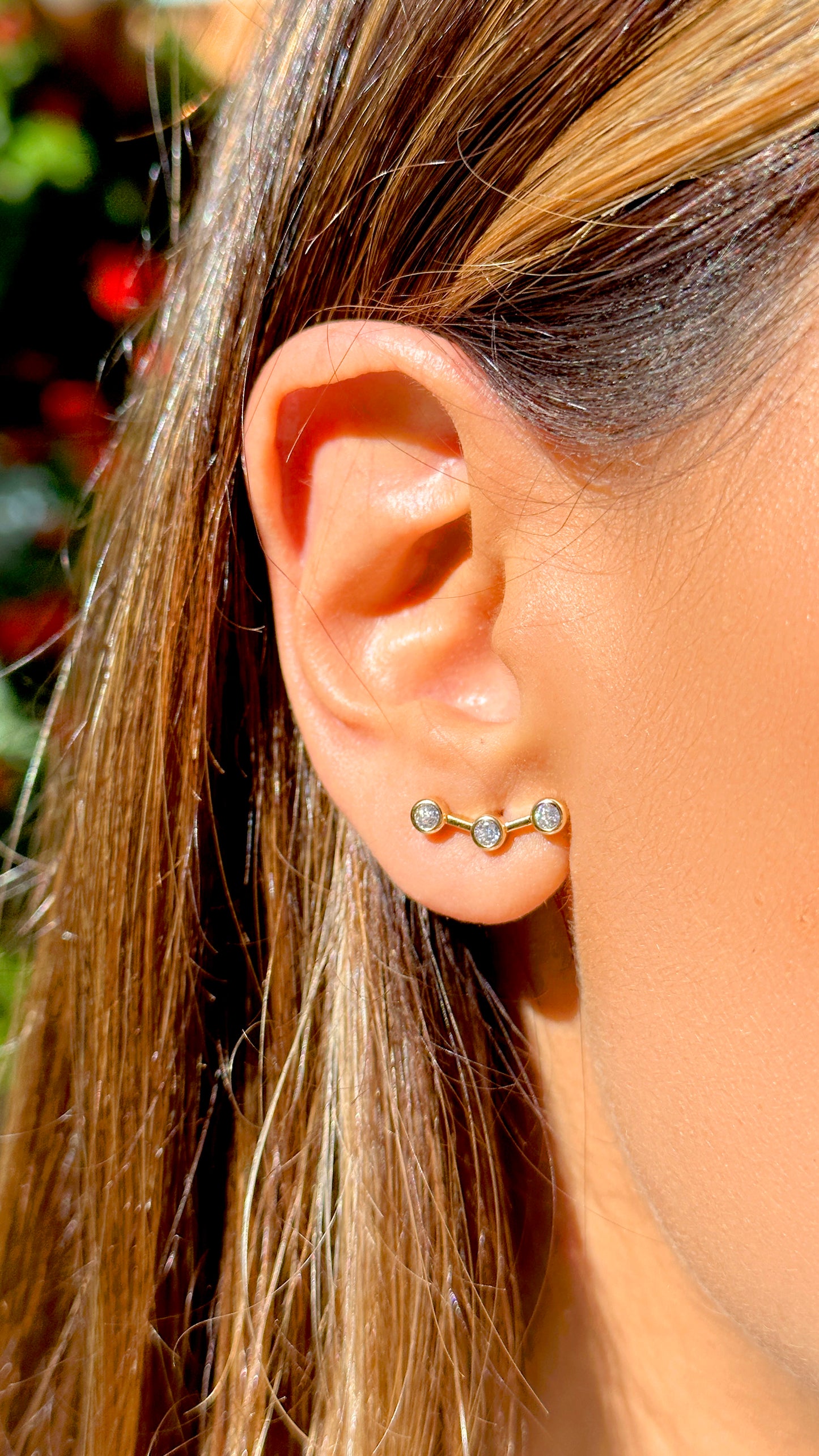 Earrings with 3 zirconia 18k gold plated