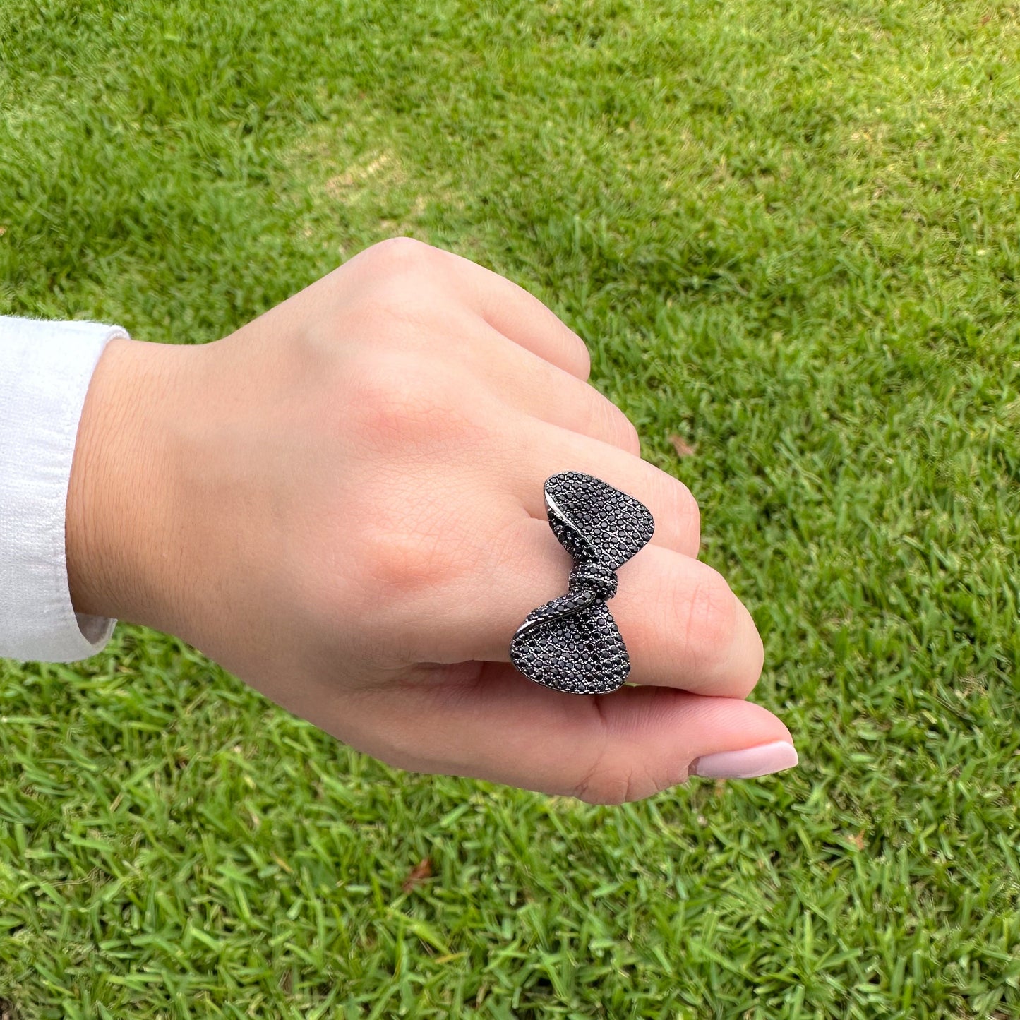 Bow ring in dark rhodium