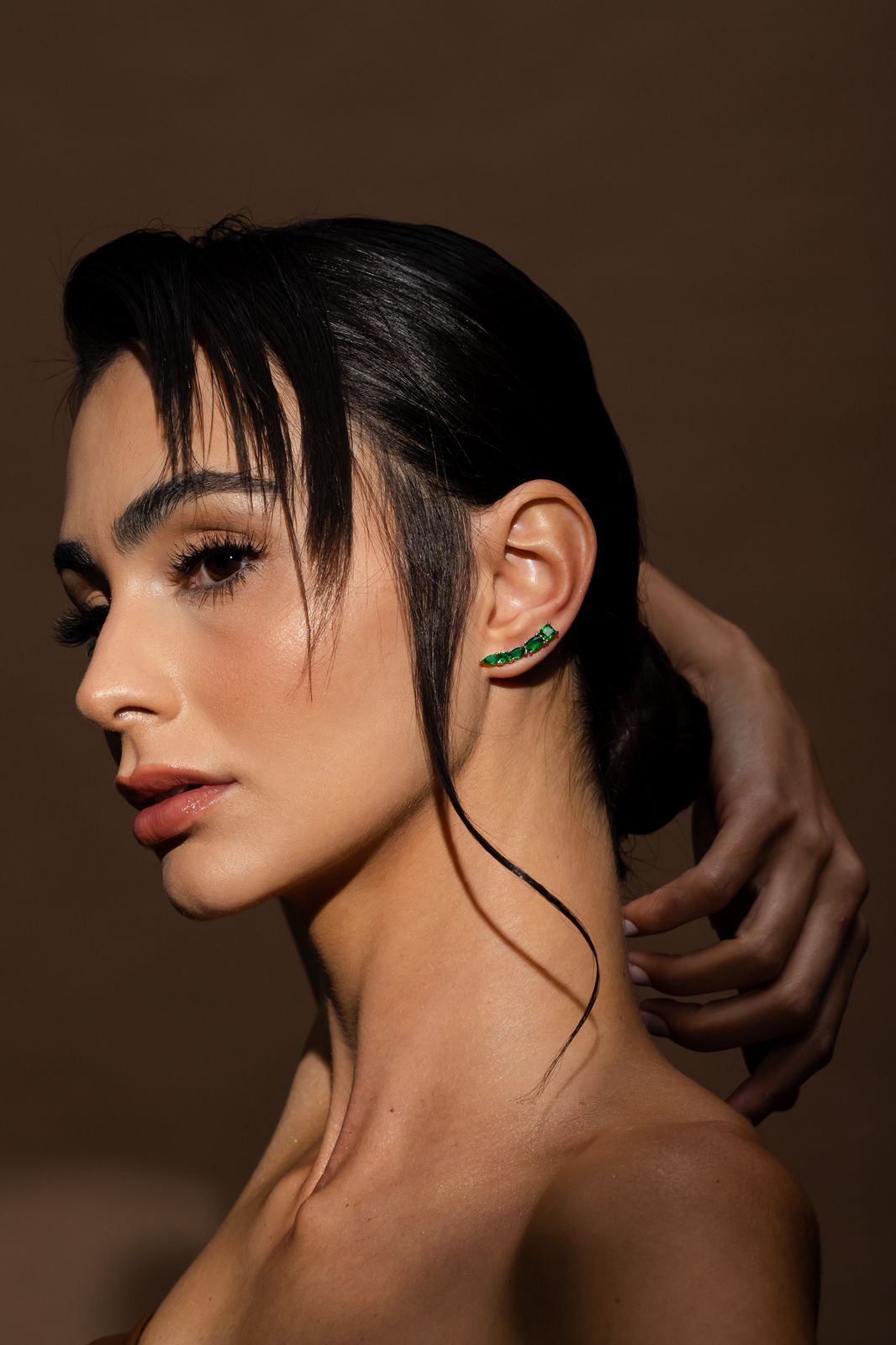 Green zirconia ear cuff "shapes" earring in white rhodium plating
