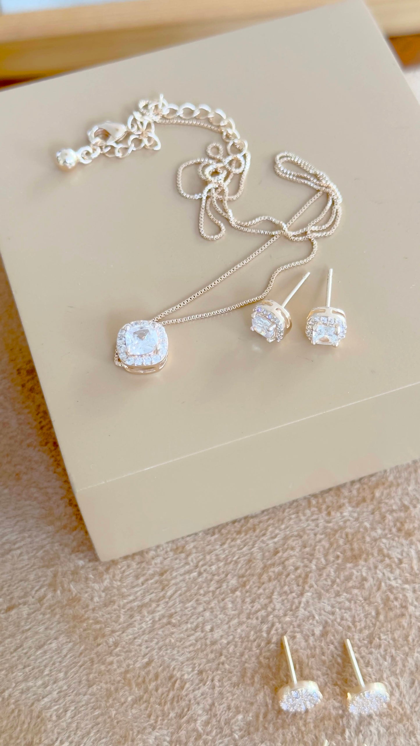 Princess set necklace and earrings 18k gold plated and zirconia
