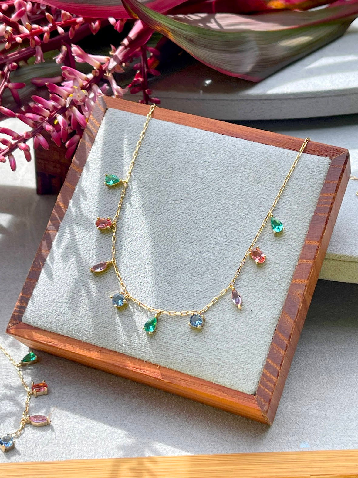 Colorful crystals pendants neckace