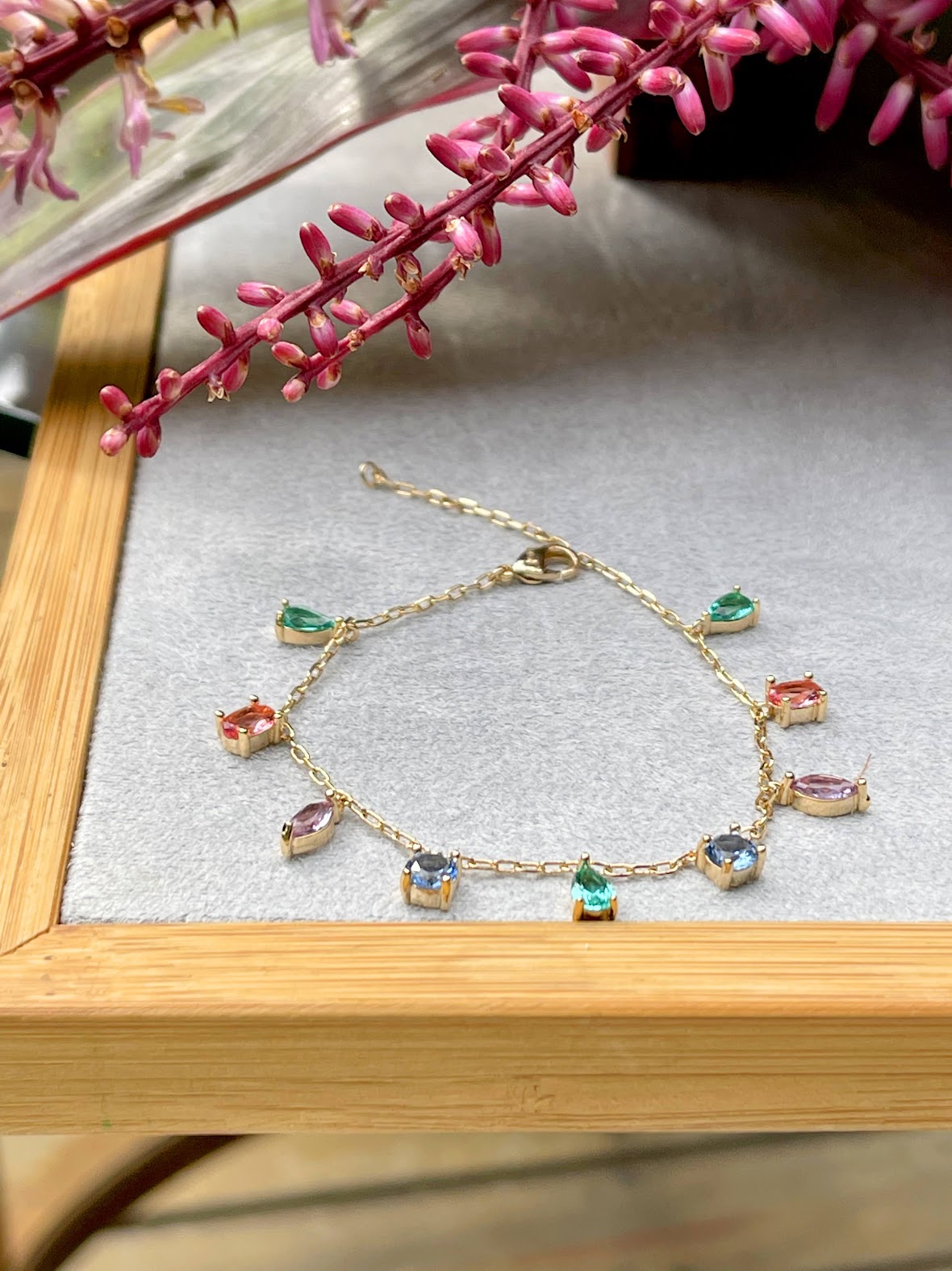 Colorful crystals pendants bracelet