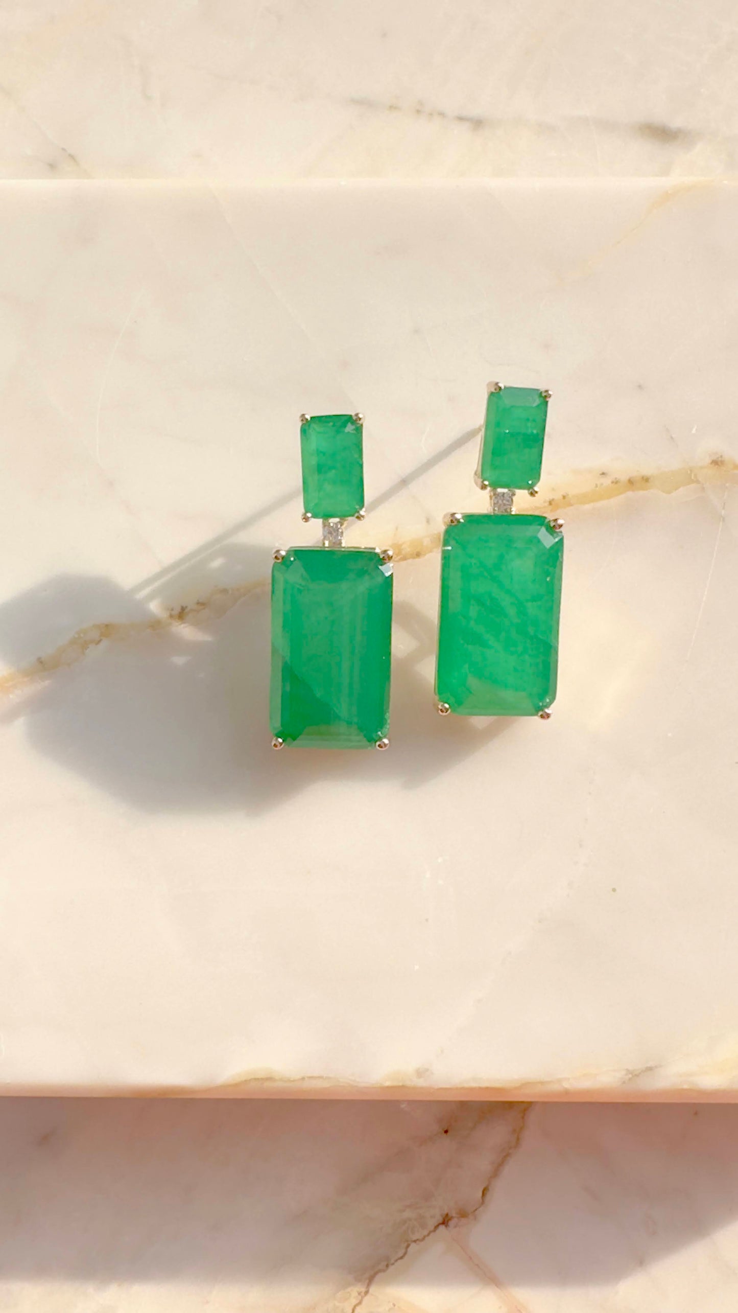 18K gold plated rectangular earring with emerald fusion