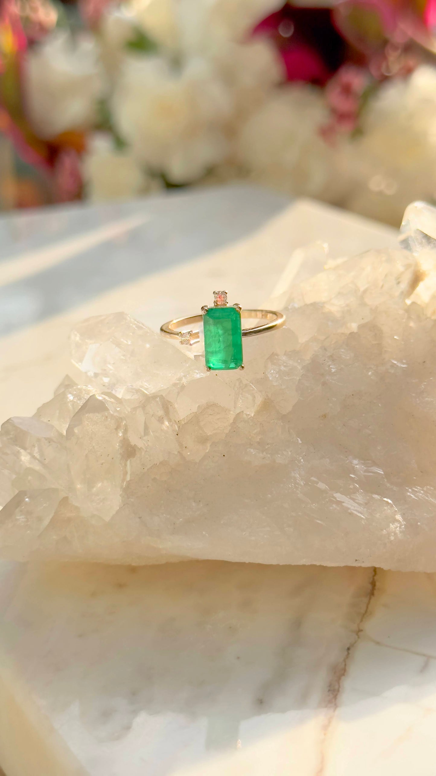18K gold plated rectangular ring with emerald fusion