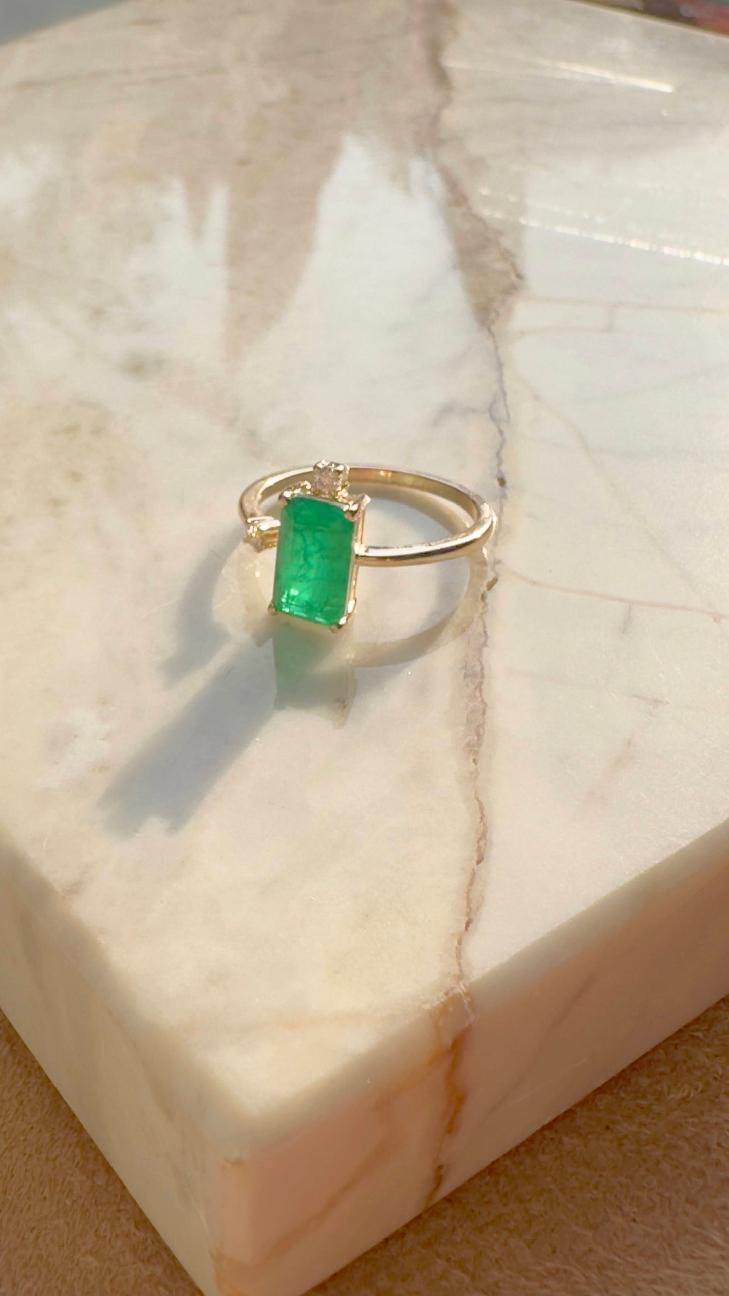 18K gold plated rectangular ring with emerald fusion