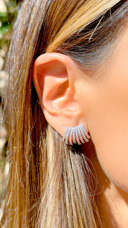 Stud wave earrings in white rhodium