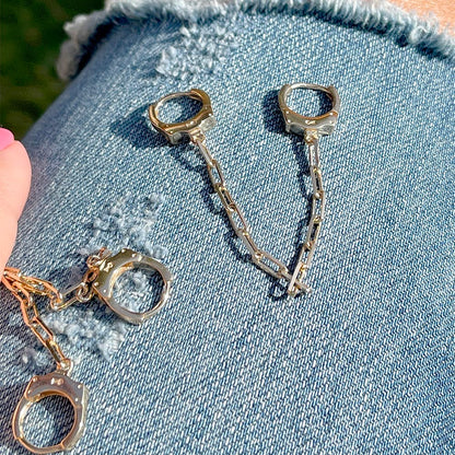 Handcuff earrings in 18K gold