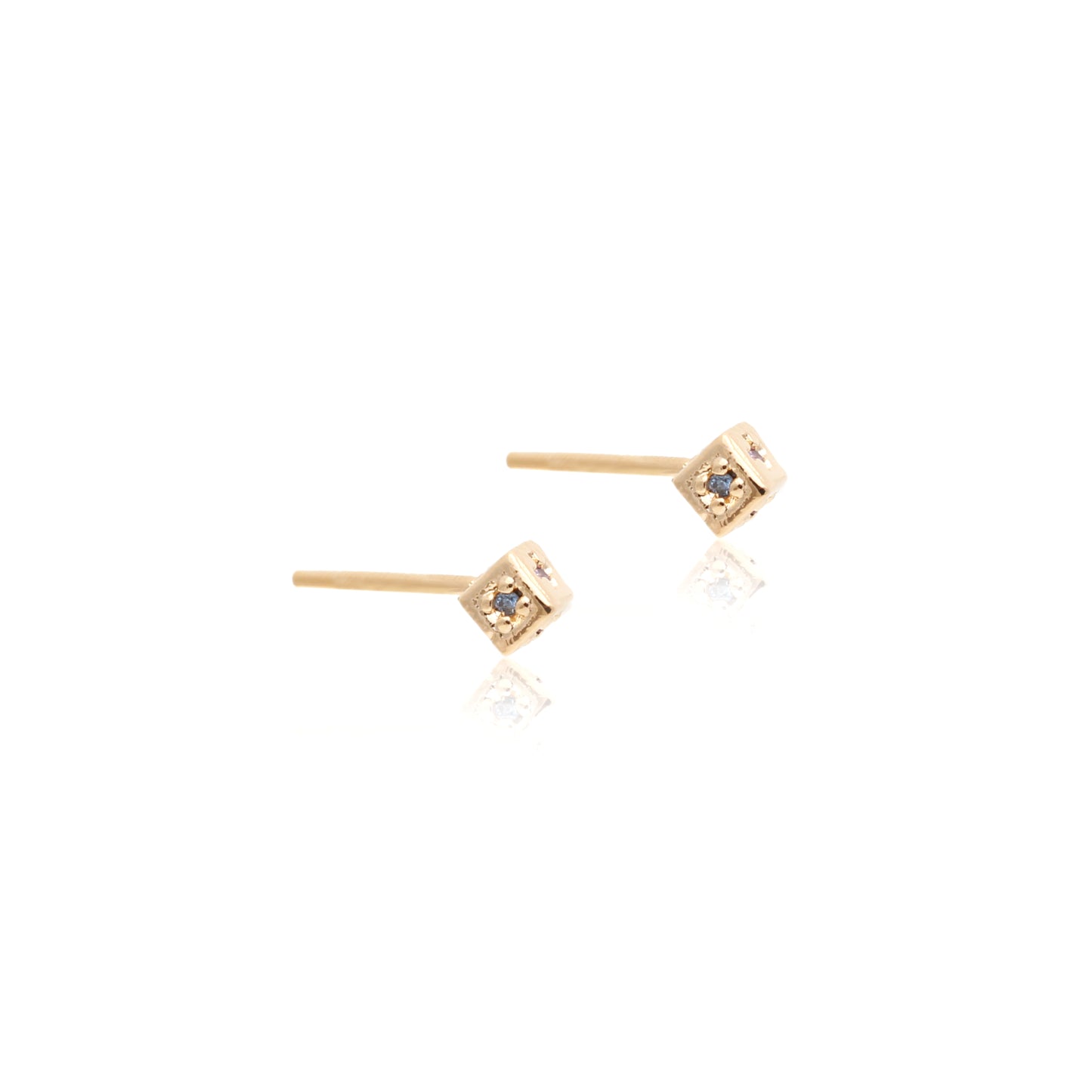 Cube shaped earrings with green CZ in 18K gold - Small